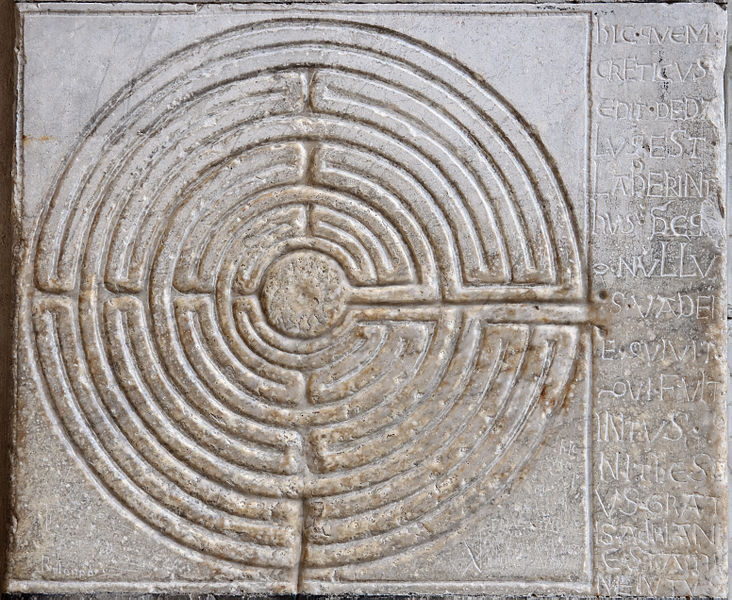 732px-Duomo_Lucca_cathedrale_Lucques_labyrinthe